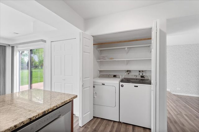 36 CONSTITUTION Court, Vernon Hills, IL 60061