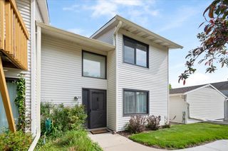 36 CONSTITUTION Court, Vernon Hills, IL 60061