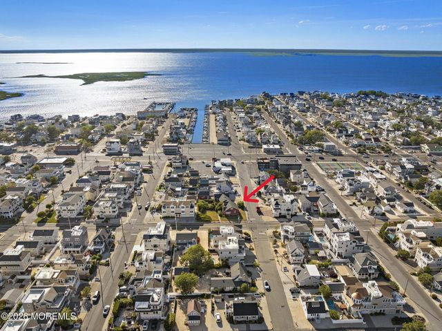 20 E South 33rd Street, Long Beach Twp, NJ 08008