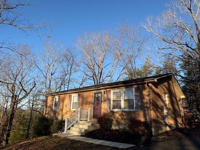 6331 MEACHAM RD, Salem, VA 24153