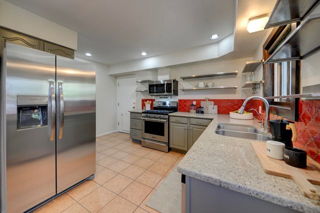 1724 Chacoma Place SW, Albuquerque, NM 87104