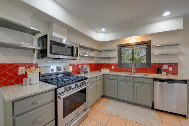 1724 Chacoma Place SW, Albuquerque, NM 87104