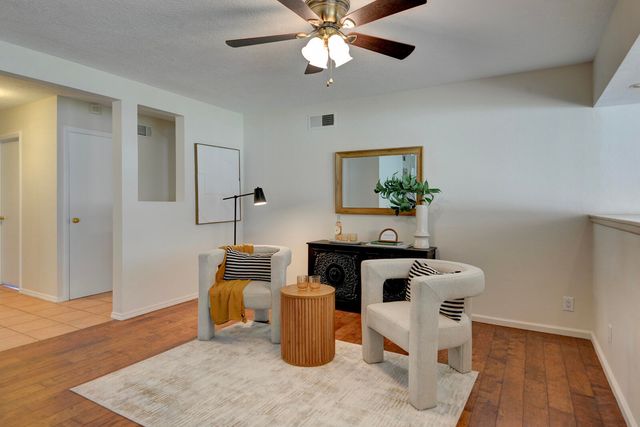 1724 Chacoma Place SW, Albuquerque, NM 87104