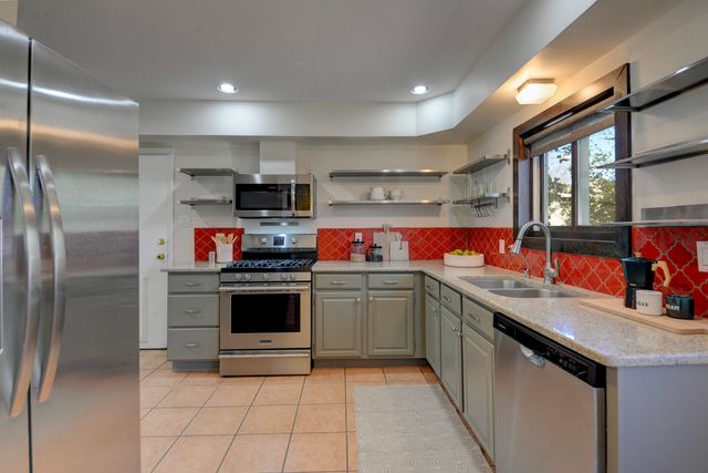 1724 Chacoma Place SW, Albuquerque, NM 87104