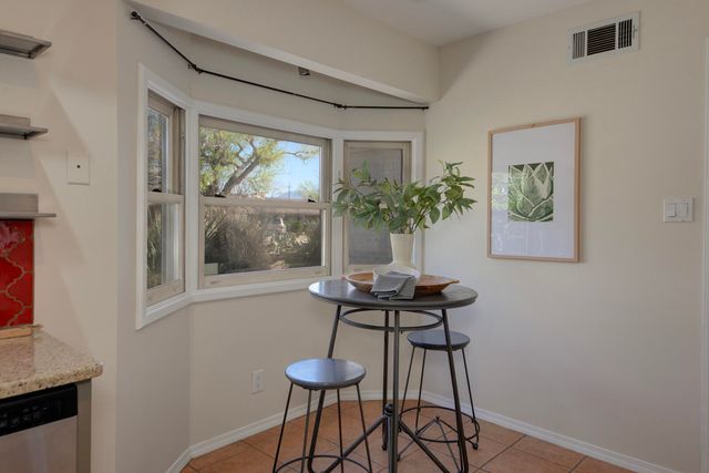 1724 Chacoma Place SW, Albuquerque, NM 87104