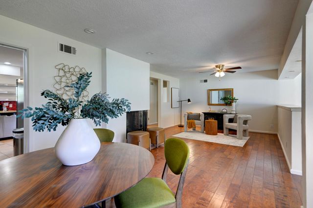 1724 Chacoma Place SW, Albuquerque, NM 87104