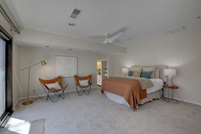 1724 Chacoma Place SW, Albuquerque, NM 87104