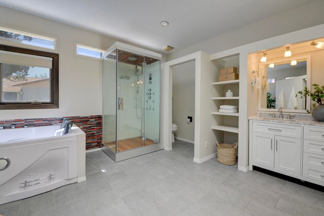 1724 Chacoma Place SW, Albuquerque, NM 87104