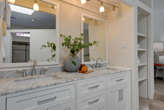 1724 Chacoma Place SW, Albuquerque, NM 87104