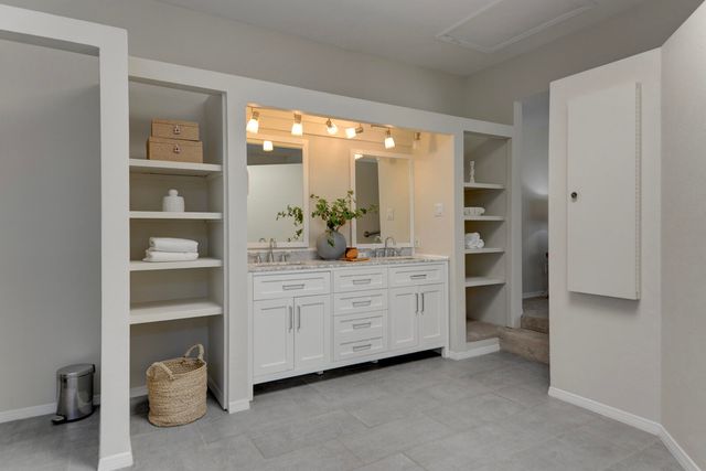 1724 Chacoma Place SW, Albuquerque, NM 87104