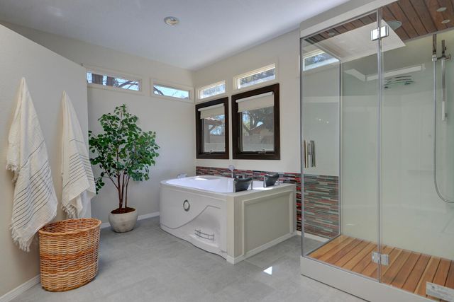 1724 Chacoma Place SW, Albuquerque, NM 87104