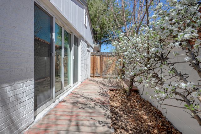 1724 Chacoma Place SW, Albuquerque, NM 87104