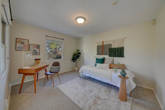 1724 Chacoma Place SW, Albuquerque, NM 87104