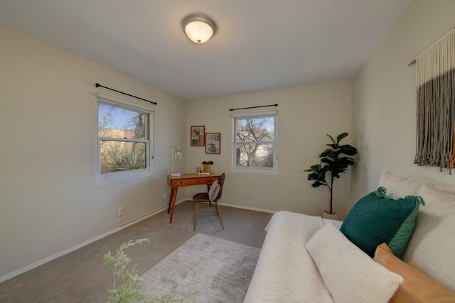 1724 Chacoma Place SW, Albuquerque, NM 87104