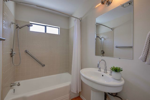 1724 Chacoma Place SW, Albuquerque, NM 87104