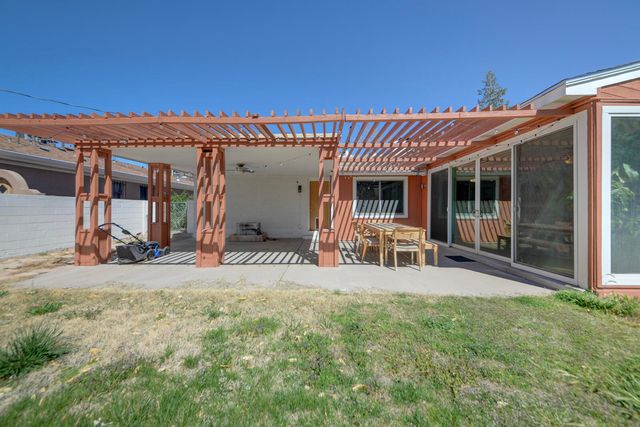 1724 Chacoma Place SW, Albuquerque, NM 87104