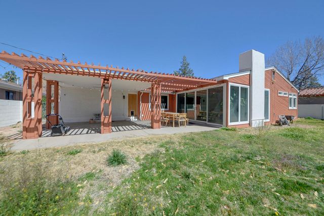 1724 Chacoma Place SW, Albuquerque, NM 87104