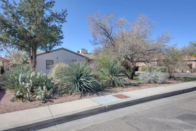 1724 Chacoma Place SW, Albuquerque, NM 87104