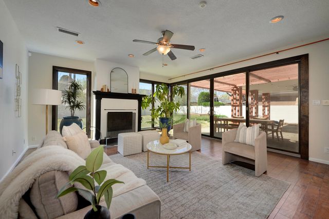 1724 Chacoma Place SW, Albuquerque, NM 87104