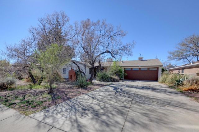 1724 Chacoma Place SW, Albuquerque, NM 87104