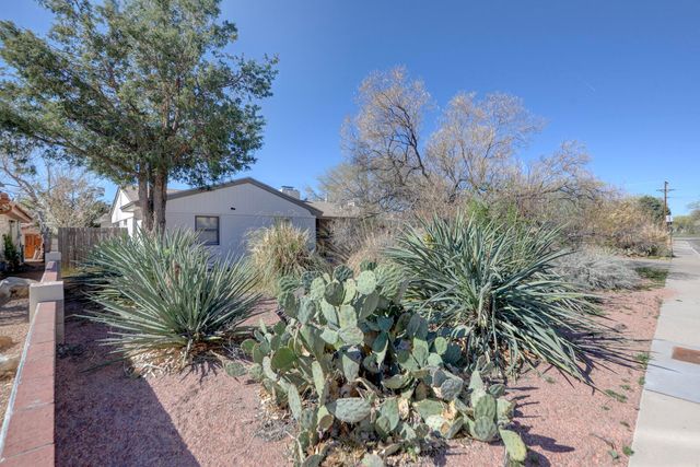 1724 Chacoma Place SW, Albuquerque, NM 87104