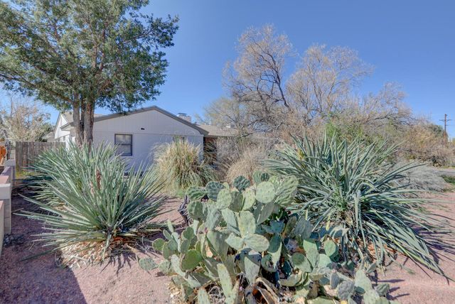 1724 Chacoma Place SW, Albuquerque, NM 87104