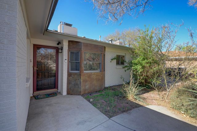 1724 Chacoma Place SW, Albuquerque, NM 87104