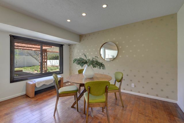 1724 Chacoma Place SW, Albuquerque, NM 87104