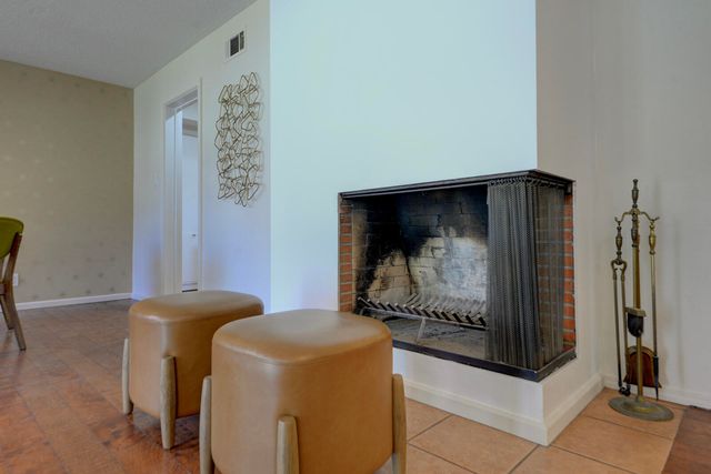 1724 Chacoma Place SW, Albuquerque, NM 87104