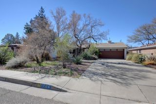1724 Chacoma Place SW, Albuquerque, NM 87104