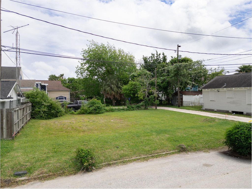 1510 40th Street, Galveston, TX 77550