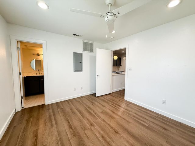 4526 Munger Avenue 201, Dallas, TX 75204