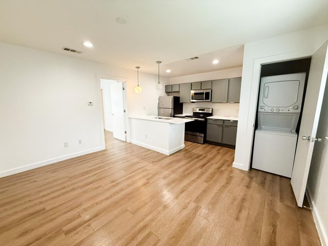 4526 Munger Avenue 201, Dallas, TX 75204