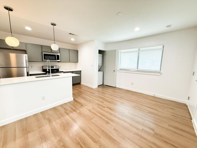 4526 Munger Avenue 201, Dallas, TX 75204