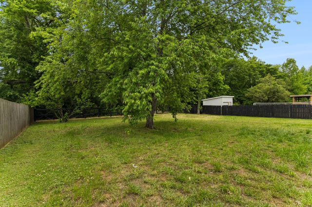 516 Winning Dr, Columbia, TN 38401
