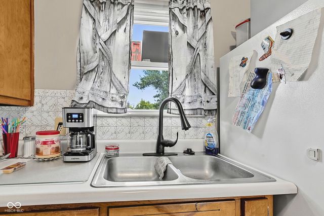 6702 E 18th Street, Indianapolis, IN 46219