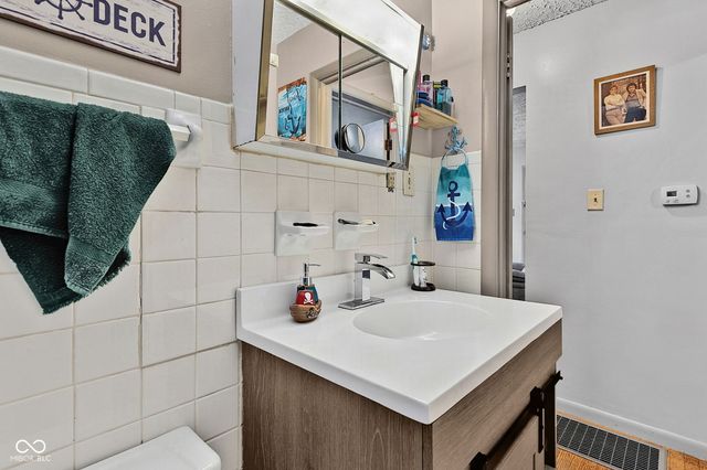 6702 E 18th Street, Indianapolis, IN 46219