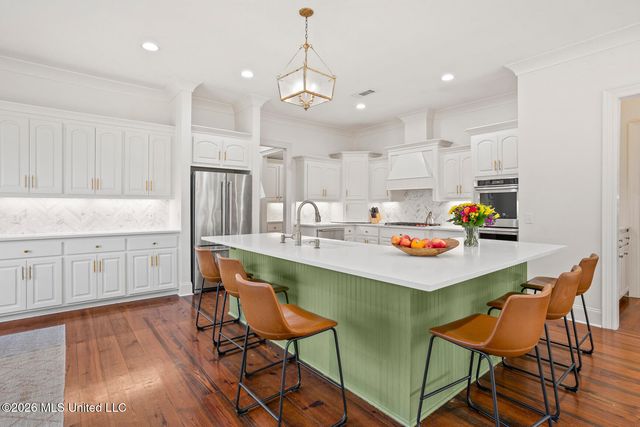 130 Summer Lake Drive, Ridgeland, MS 39157