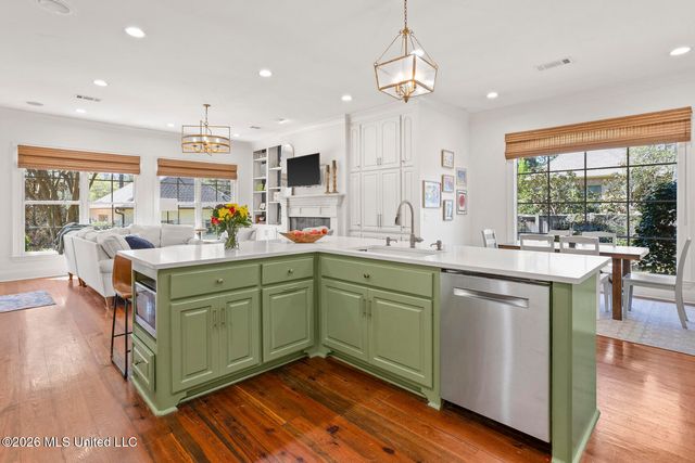 130 Summer Lake Drive, Ridgeland, MS 39157