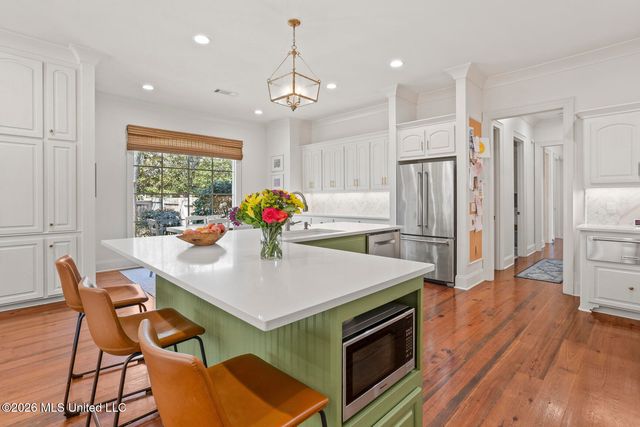 130 Summer Lake Drive, Ridgeland, MS 39157