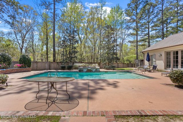 130 Summer Lake Drive, Ridgeland, MS 39157