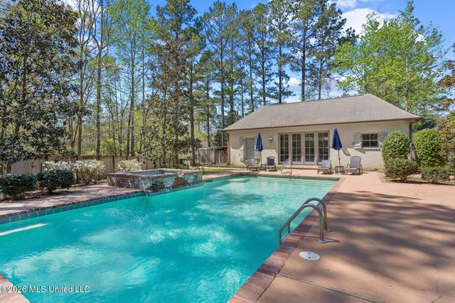 130 Summer Lake Drive, Ridgeland, MS 39157