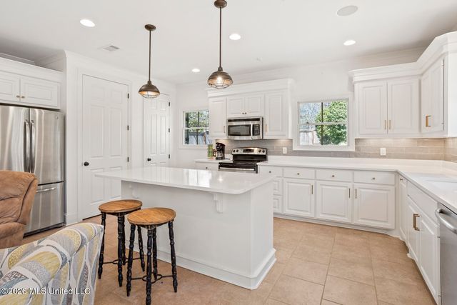 130 Summer Lake Drive, Ridgeland, MS 39157