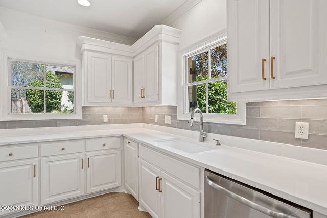 130 Summer Lake Drive, Ridgeland, MS 39157