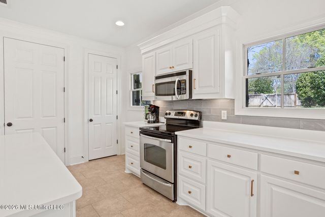 130 Summer Lake Drive, Ridgeland, MS 39157