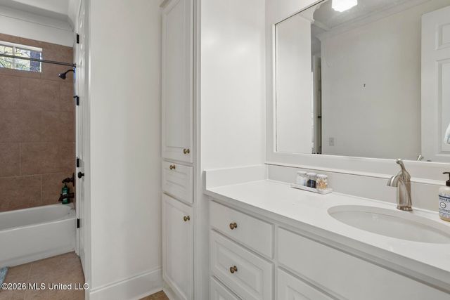 130 Summer Lake Drive, Ridgeland, MS 39157