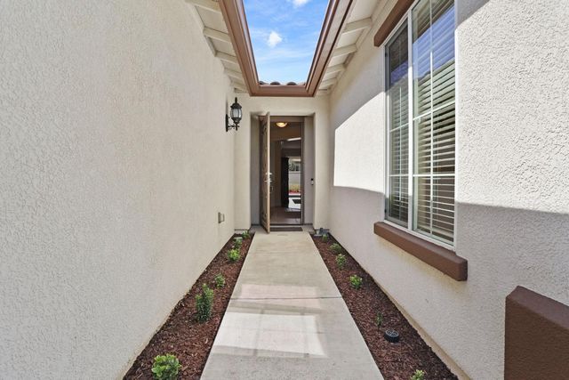 2349 Belle Glade Ln, Manteca, CA 95336