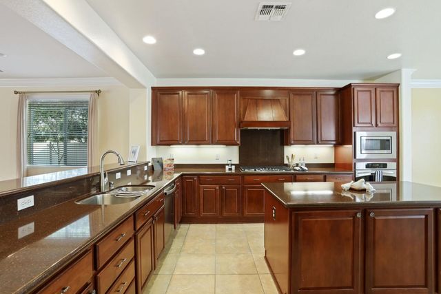 2349 Belle Glade Ln, Manteca, CA 95336