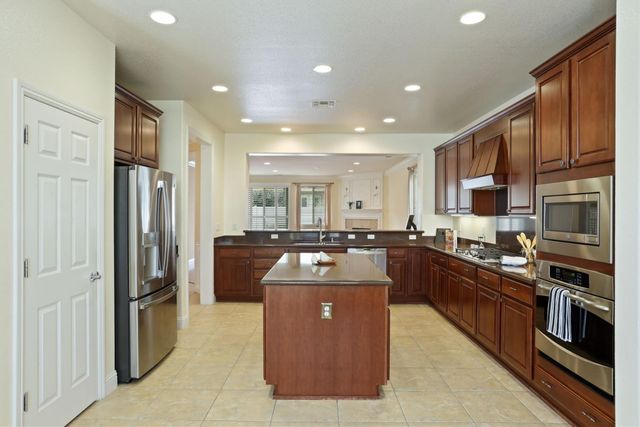 2349 Belle Glade Ln, Manteca, CA 95336