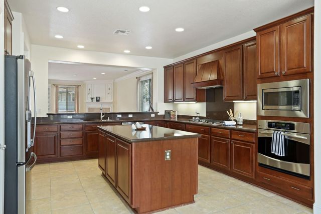 2349 Belle Glade Ln, Manteca, CA 95336